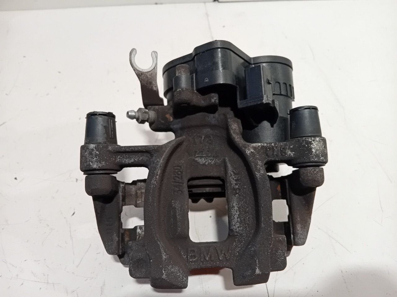 Remklauw links achter BMW 1 serie, Auto-onderdelen, Onderdelen@venauto.nl, Van der Ven Autorecycling B.V., Gebruikt, Ettenseweg 76, 4706 PB Roosendaal, The Netherlands