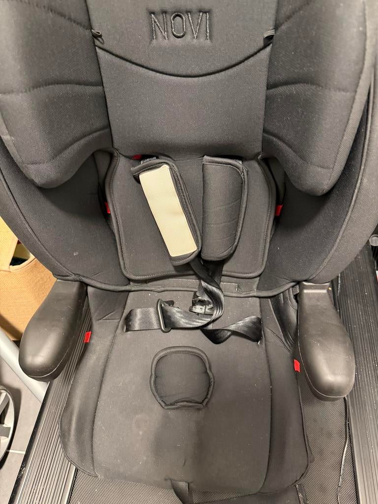 Novi Kinderzitje - Weinig gebruikt, inklapbaar, Kinderen en Baby's, Autostoeltjes, Overige merken, Autogordel, 15 t/m 36 kg, Ophalen of Verzenden