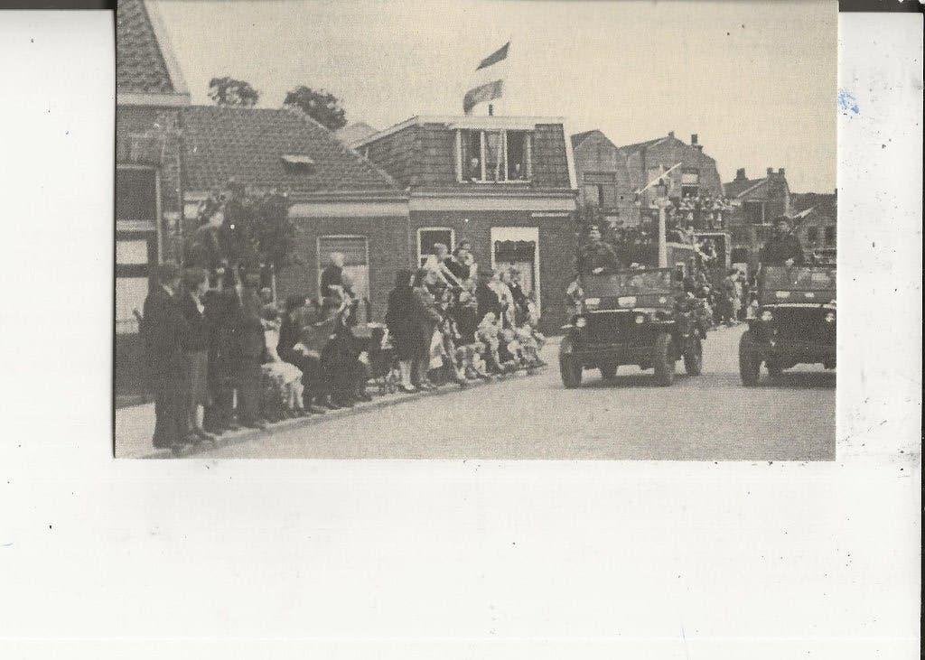 Dordrecht 2e WO Transvaalstraat Bevrijders in jeep 1945, Ophalen of Verzenden, 1940 tot 1960, Ongelopen, Zuid-Holland