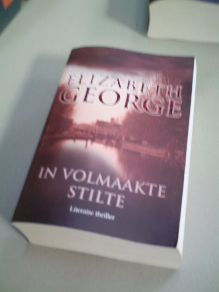 In volmaakte stilte - Elizabeth George., Ophalen of Verzenden, Gelezen