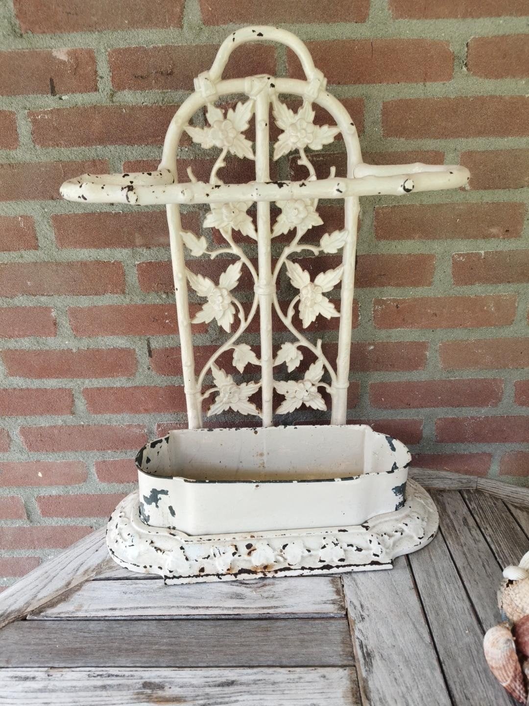 Vintage Antieke gietijzeren paraplubak met bloemmotief, Ophalen
