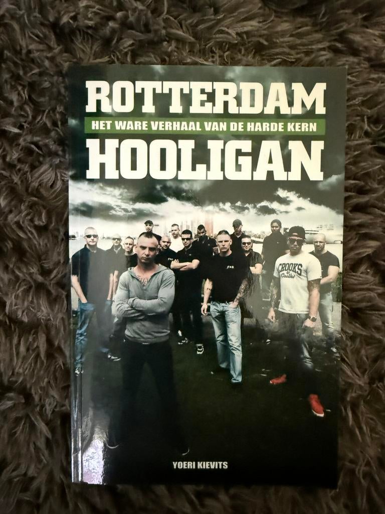 Yoeri Kievits - Rotterdam Hooligan, Boeken, Ophalen of Verzenden, Zo goed als nieuw, Yoeri Kievits