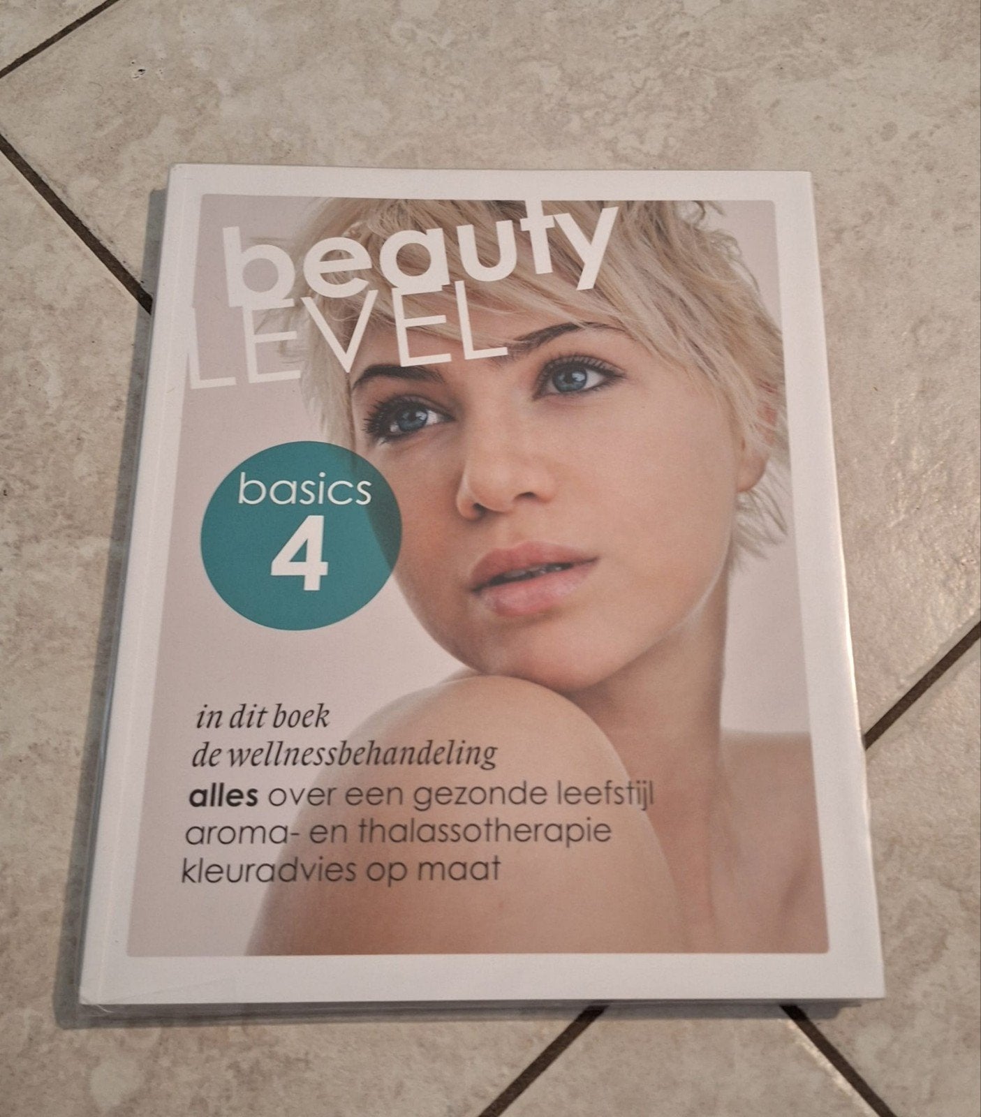 boeken allround schoonheidsspecialiste mbo 4, Ophalen of Verzenden, Zo goed als nieuw, Overige niveaus