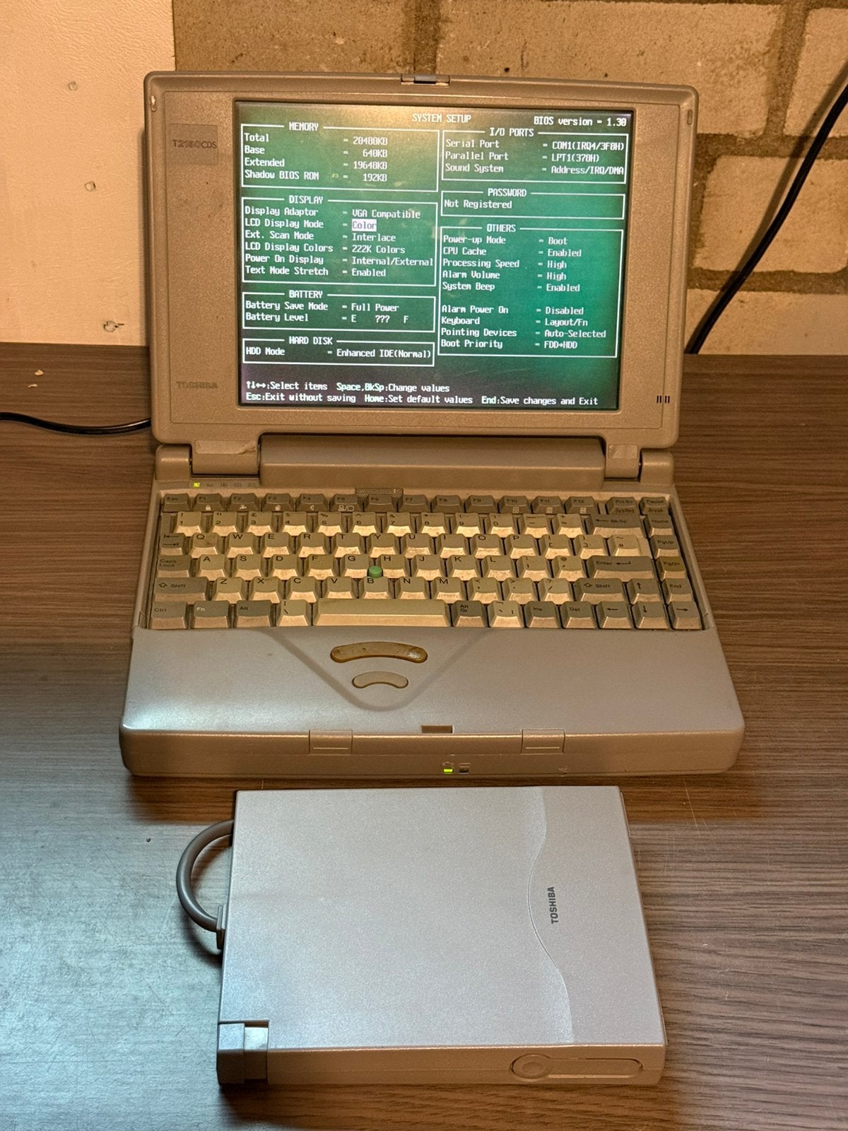 Toshiba T2150CDS Vintage Laptop mét externe floppy drive, Computers en Software, Vintage Computers, Ophalen of Verzenden