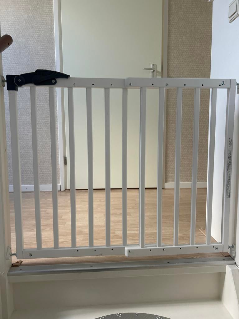 A3 Oslo Baby & Kids Traphekje wit hout - Uitschuifbaar, 100 tot 115 cm, Ophalen of Verzenden, Zo goed als nieuw, Schroefhekje