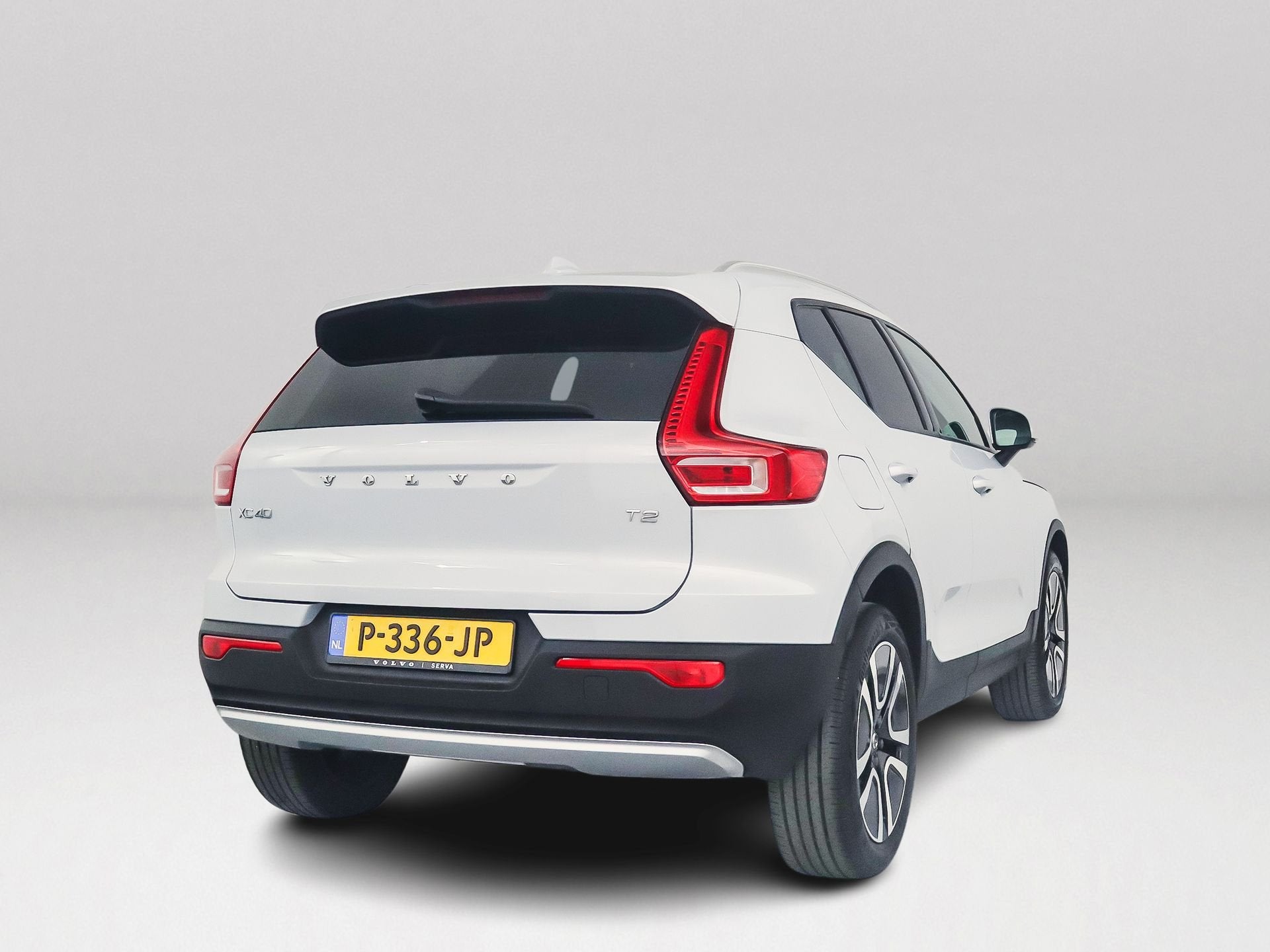 Foto 2 van Volvo XC40 T2 Momentum | Parkeercamera | Cruise control | Na