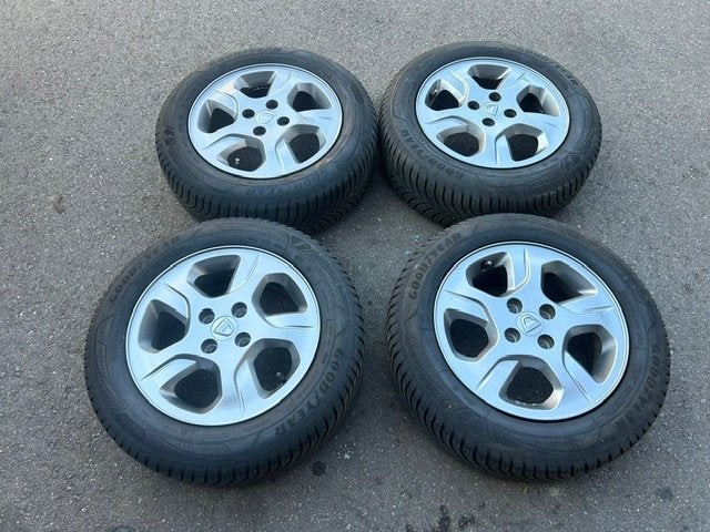 Lm velgen Dacia 4 x 100 met hagelnieuwe Good Year all season, Ophalen, Info@apollotyres.nl, 15 inch, Nieuw