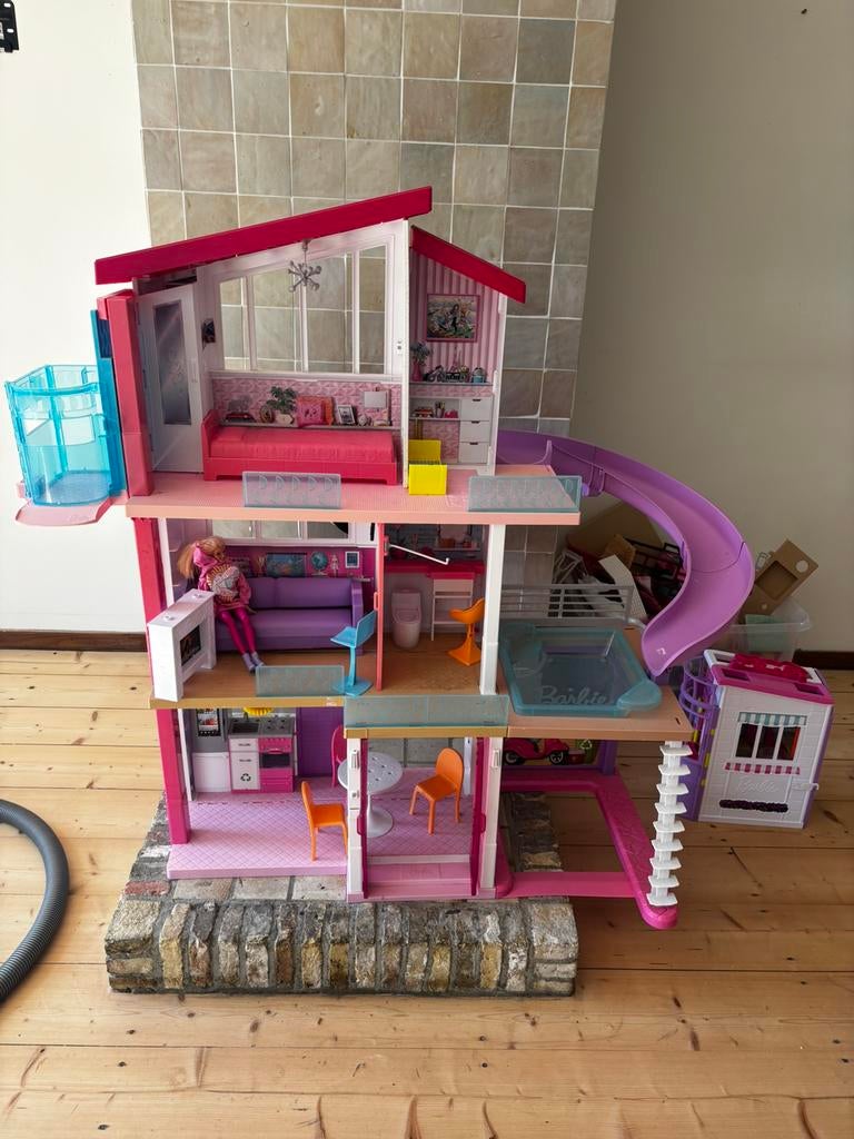 Barbie dreamhouse, Kinderen en Baby's, Speelgoed | Poppenhuizen, Ophalen of Verzenden, Zo goed als nieuw, Toebehoren