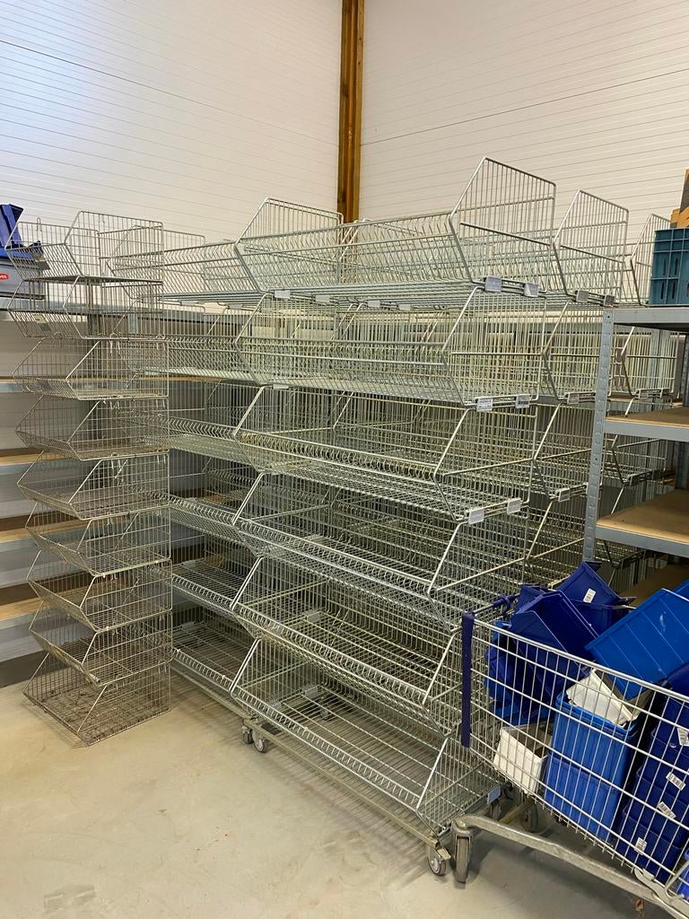 Draadmand rekken op wielen, Ophalen
