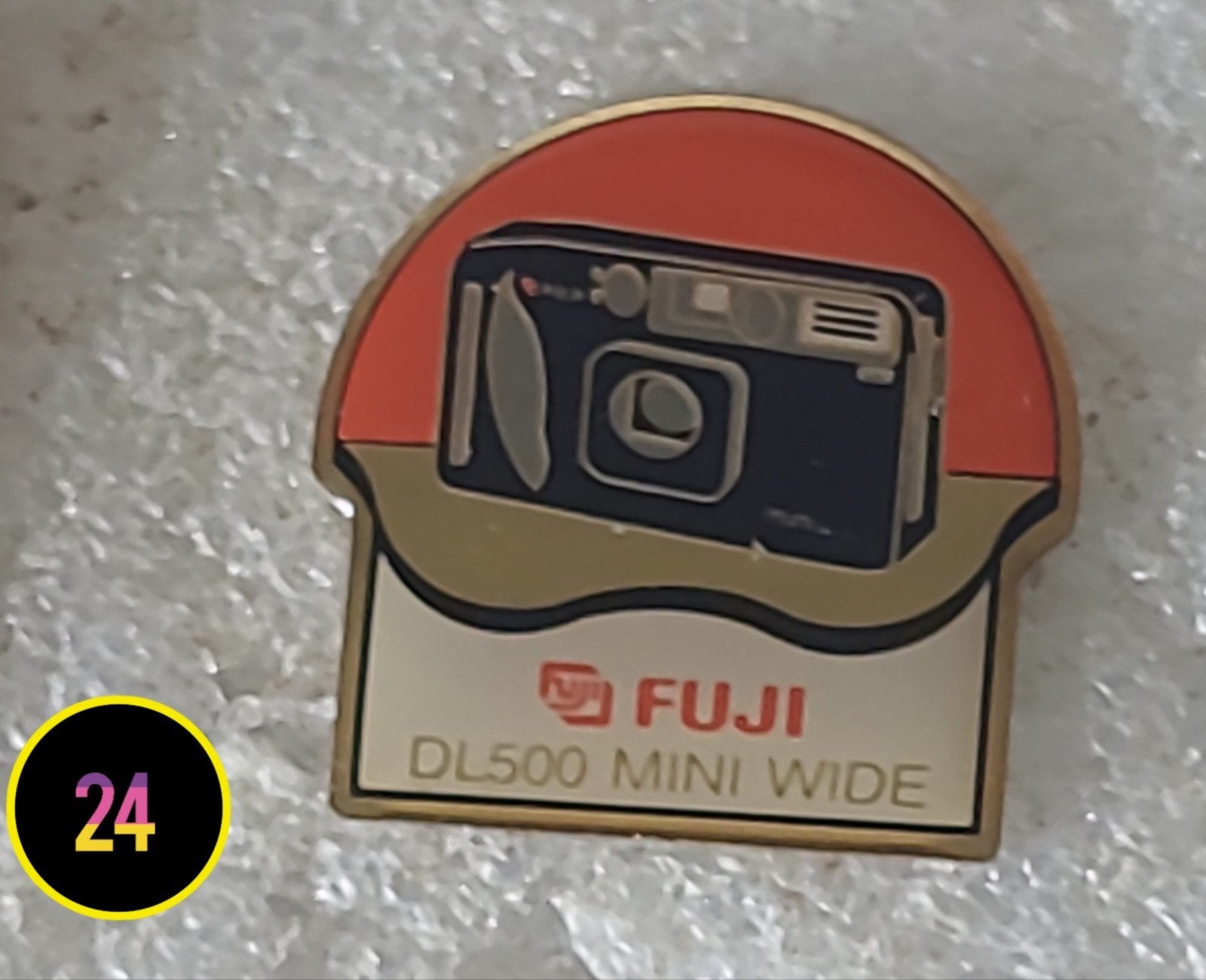 Vintage Fuji DL500 Mini Wide Camera Pin, Verzenden