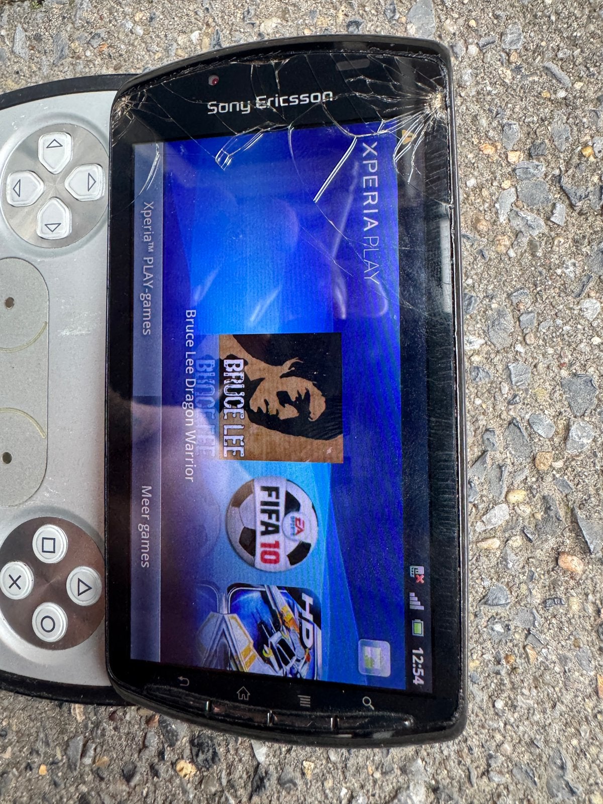 Sony Xperia Play met barst en lader, Telecommunicatie, Mobiele telefoons | Sony, Ophalen of Verzenden, Gebruikt, Zwart