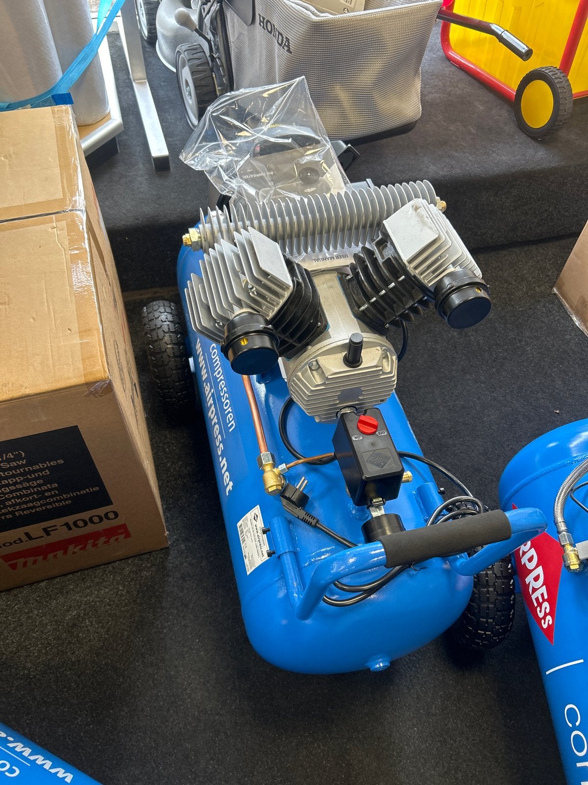 Airpress Compressor LM 90-350 - nieuw, Ophalen of Verzenden, Zo goed als nieuw