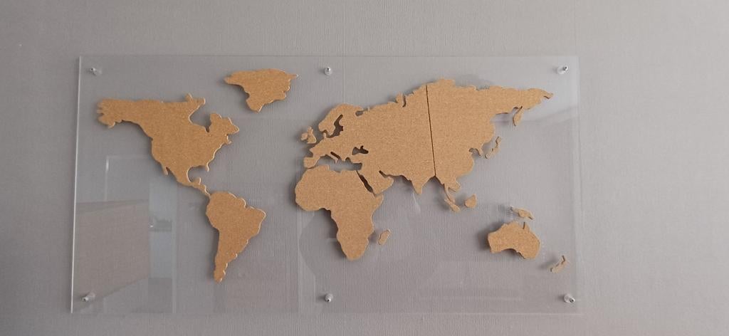 Wereldkaart op plexiglas, Ophalen