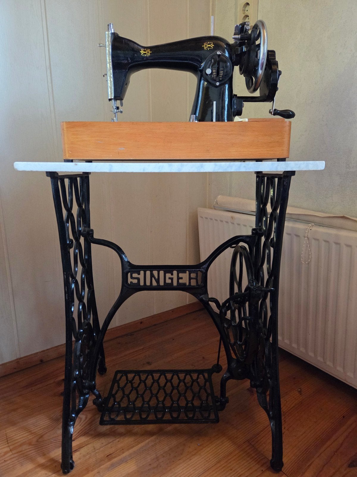 Antieke Singer Naaimachine met Onderstel, Ophalen