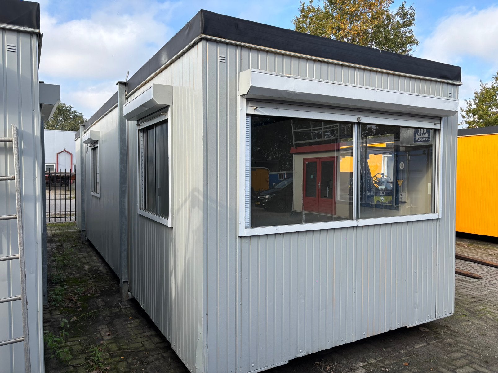 Kantoorunit / Uitvoerders keet, Ophalen
