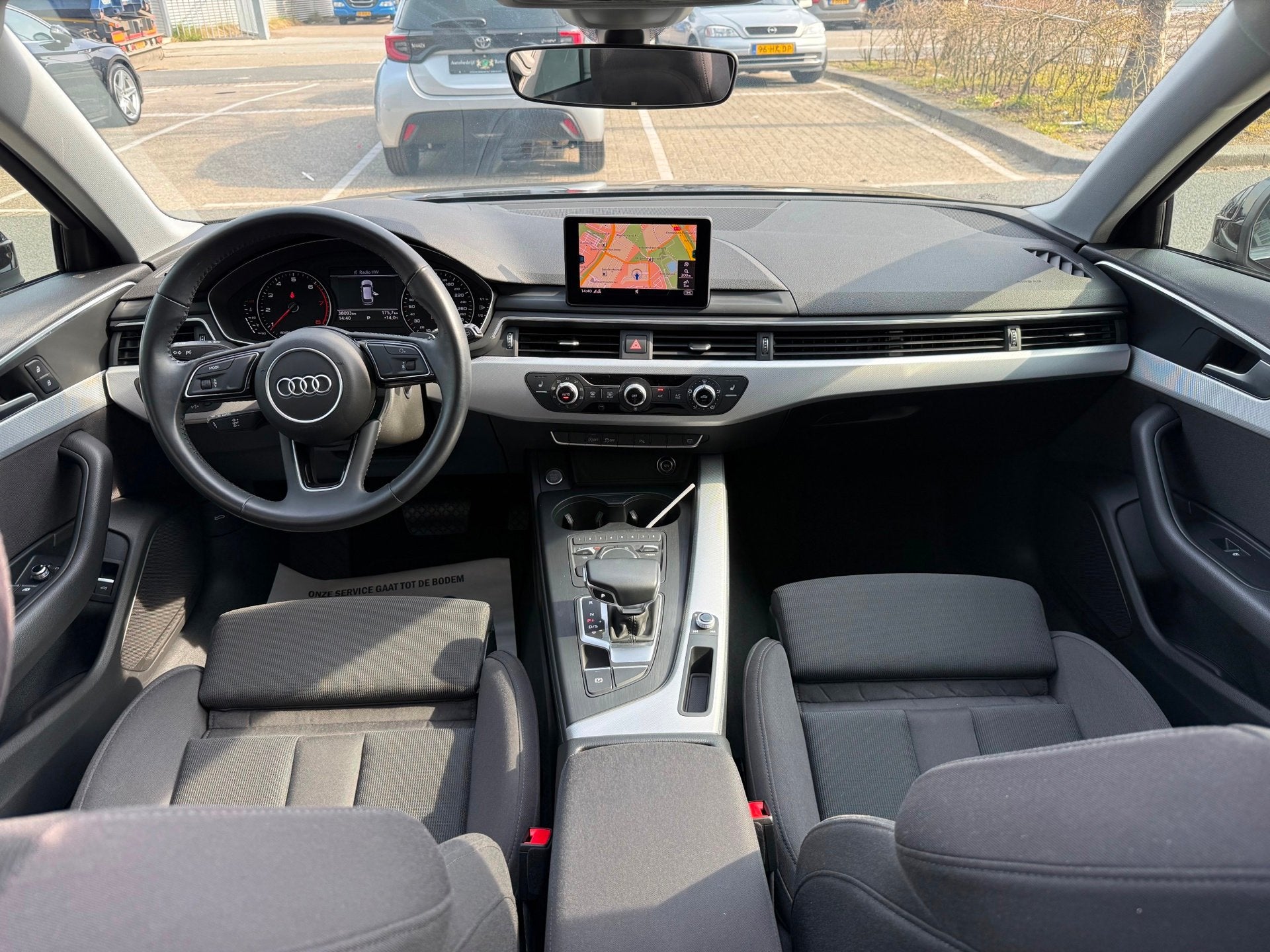 Audi A4 AVANT 35 TFSI Design ECC/PDC V&A/LED/LMV18/NAVI/PANO, Stof, Gebruikt, 4 cilinders, A4