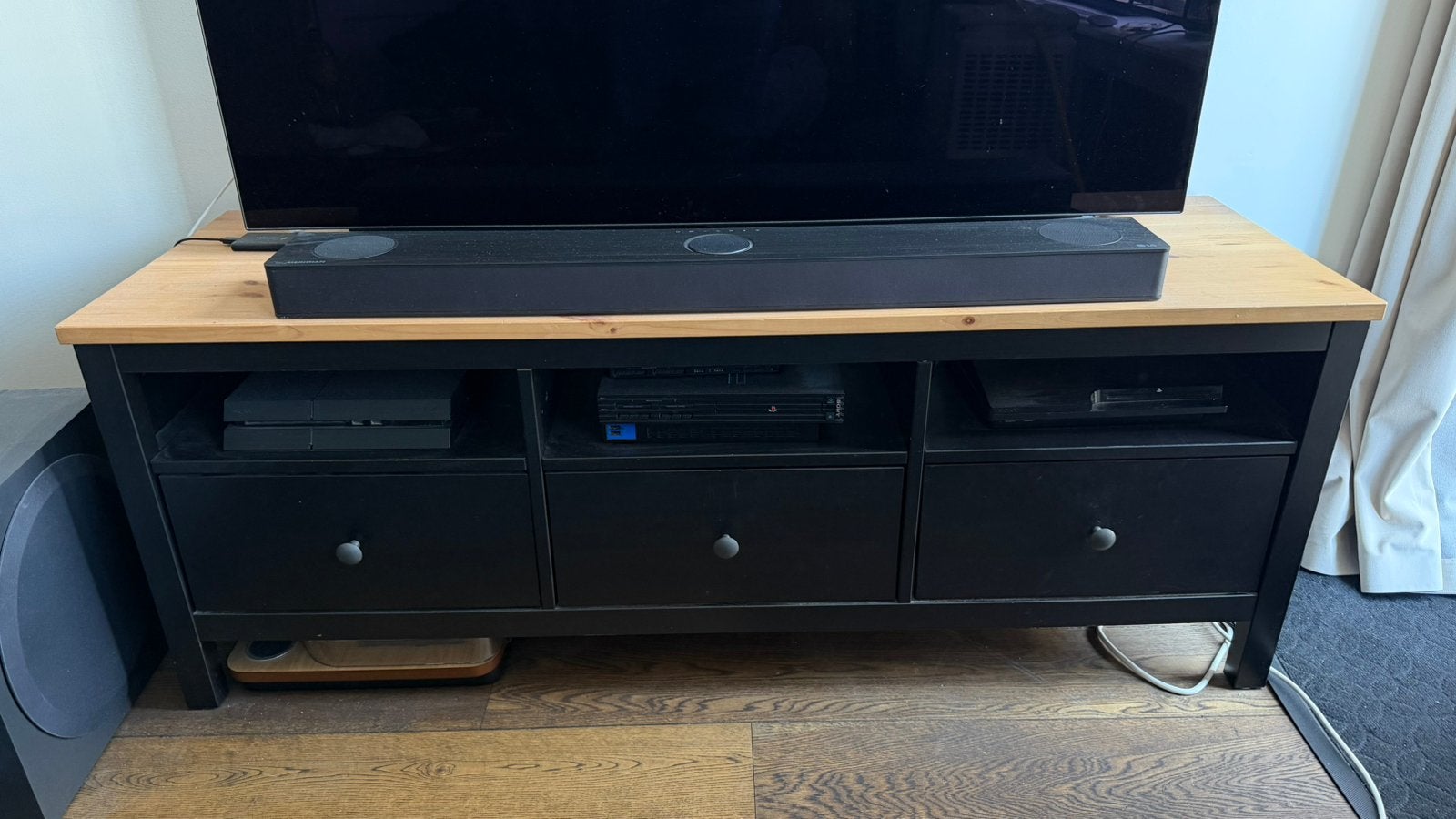 Tv meubel Hemnes Ikea, Huis en Inrichting, Kasten | Televisiemeubels, Ophalen, 100 tot 150 cm, Zo goed als nieuw, Minder dan 100 cm