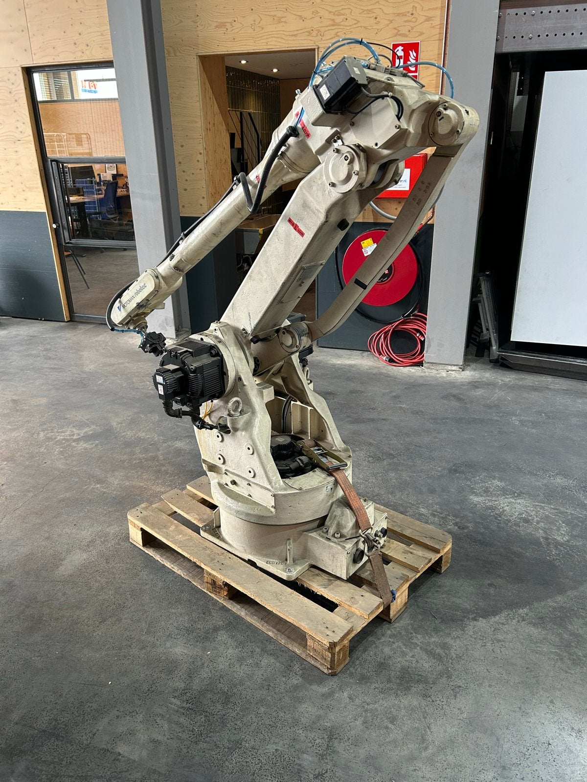 Yaskawa Motoman Robot SK16M met YASNAC MRC Controller, Ophalen