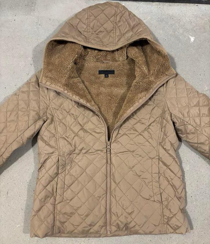Uniqlo warme gewatteerde jas met capuchon, Kleding | Dames, Ophalen of Verzenden, Zo goed als nieuw, Maat 38/40 (M), Beige