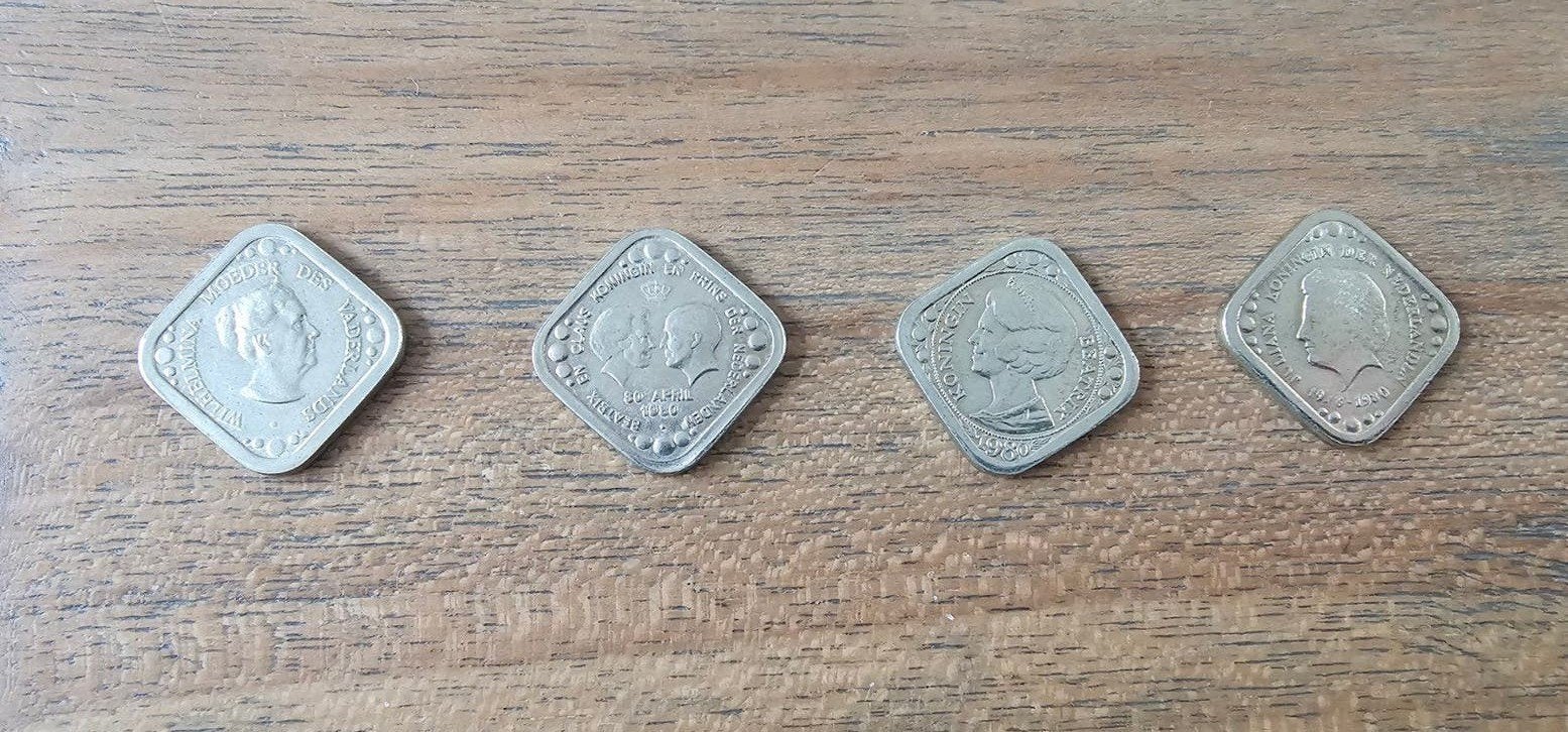 Setje van 4 vierkante munten met diverse koninginnen, Postzegels en Munten, Ophalen of Verzenden, 5 cent, Setje
