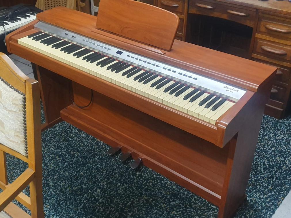 Steinbach clavinova, Muziek en Instrumenten, Piano's, Ophalen, Gebruikt, Bruin, Digitaal