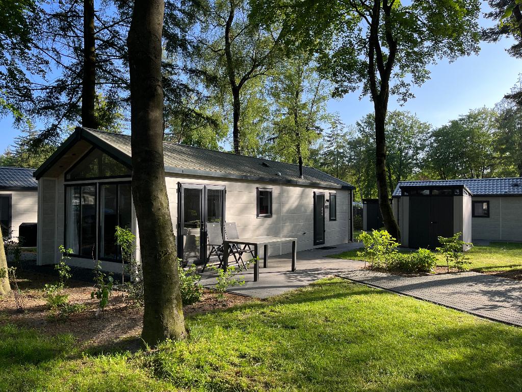 Chalet 4 personen te koop in Bospark Ede op de veluwe, Vakantie, Vakantiehuizen | Nederland, In bos, 2 slaapkamers, Tv, Recreatiepark