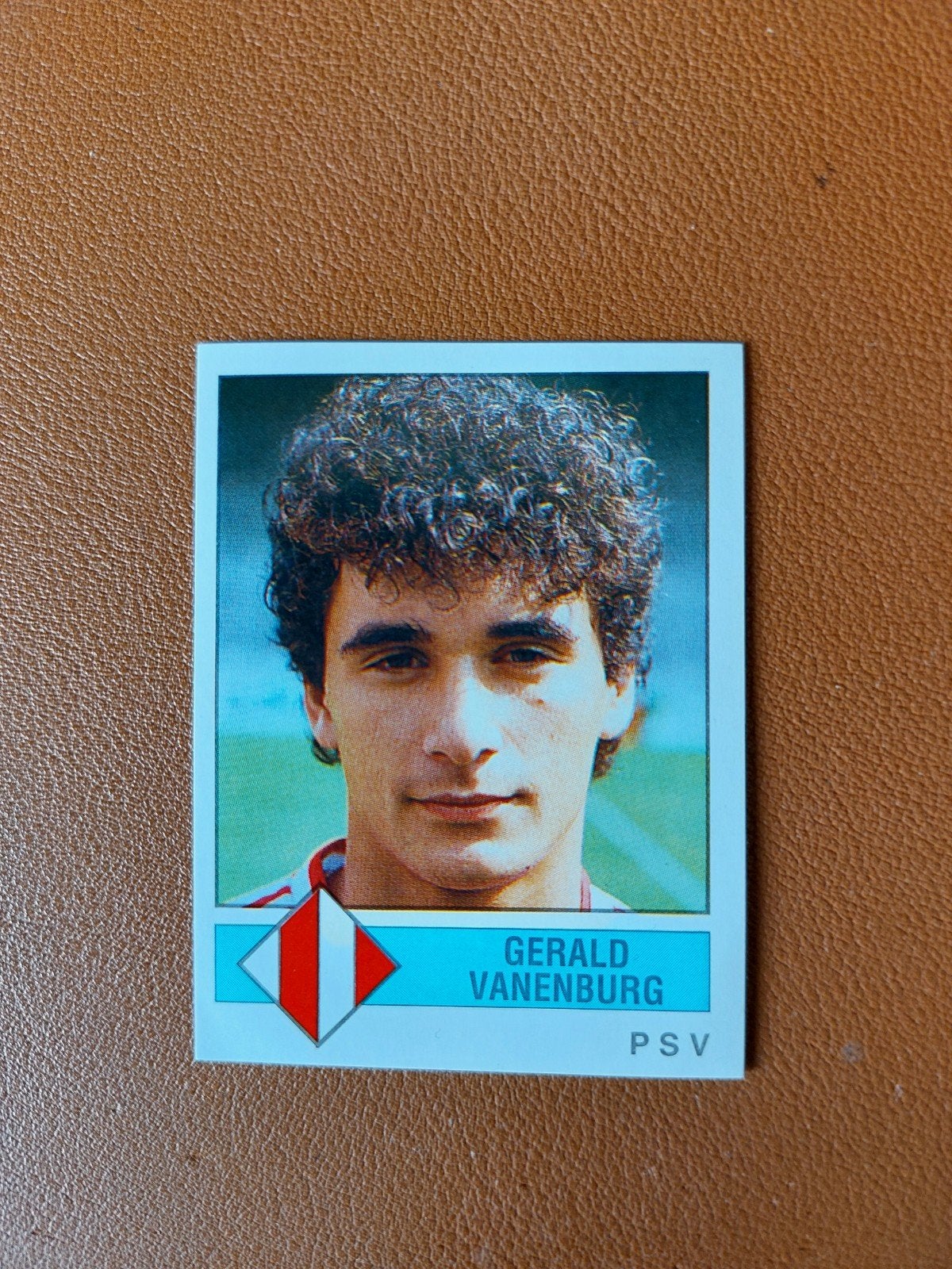 panini voetbal plaatje gerald vanenburg 1987 psv, Verzamelen, Verzenden, Zo goed als nieuw, PSV, Poster, Plaatje of Sticker