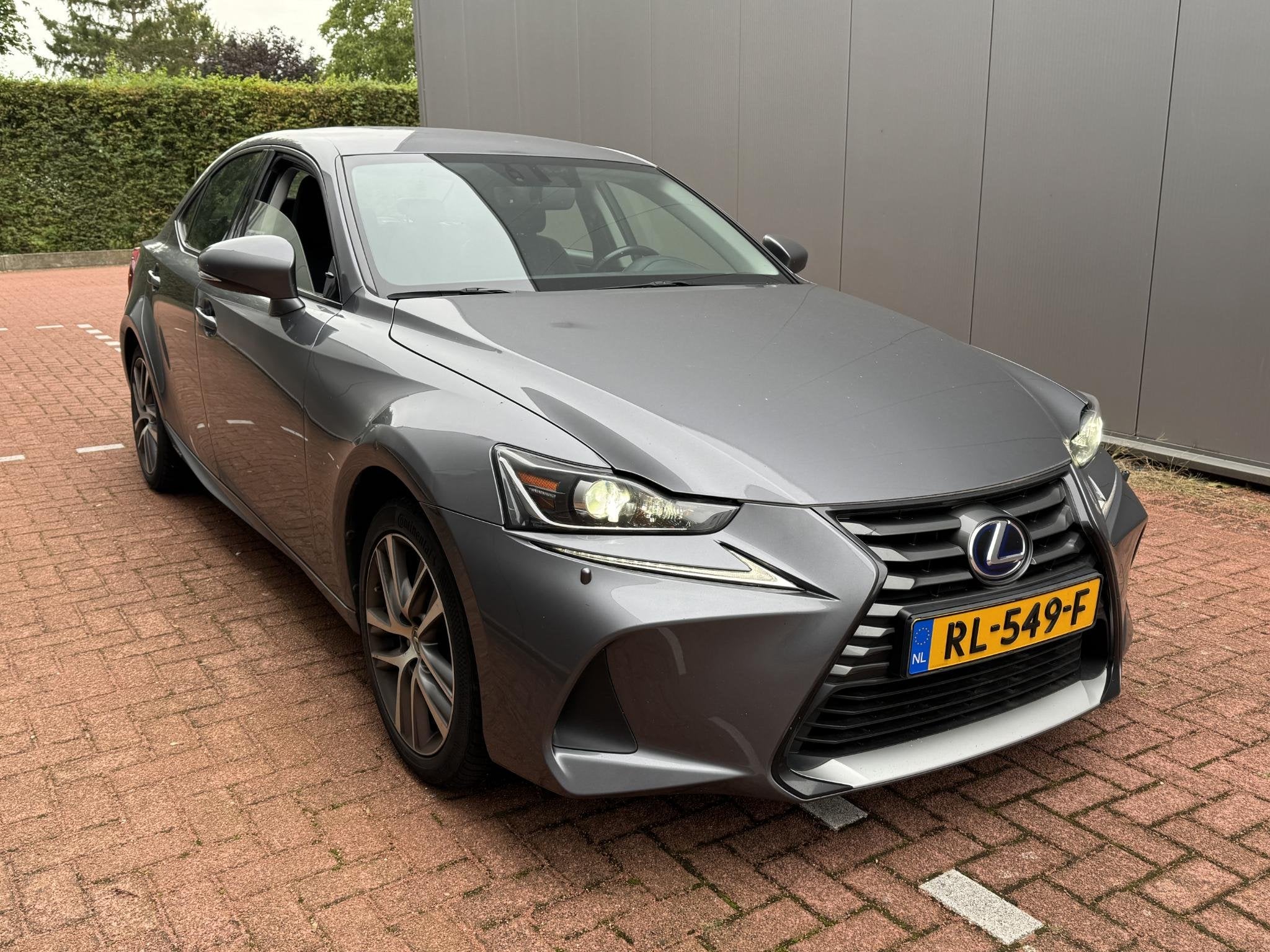 Lexus IS 300h Facelift (Nw beurt + nw HHC!) Xenon, Auto's, Automaat, Gebruikt, Automatische klimaatregeling, 23 km/l