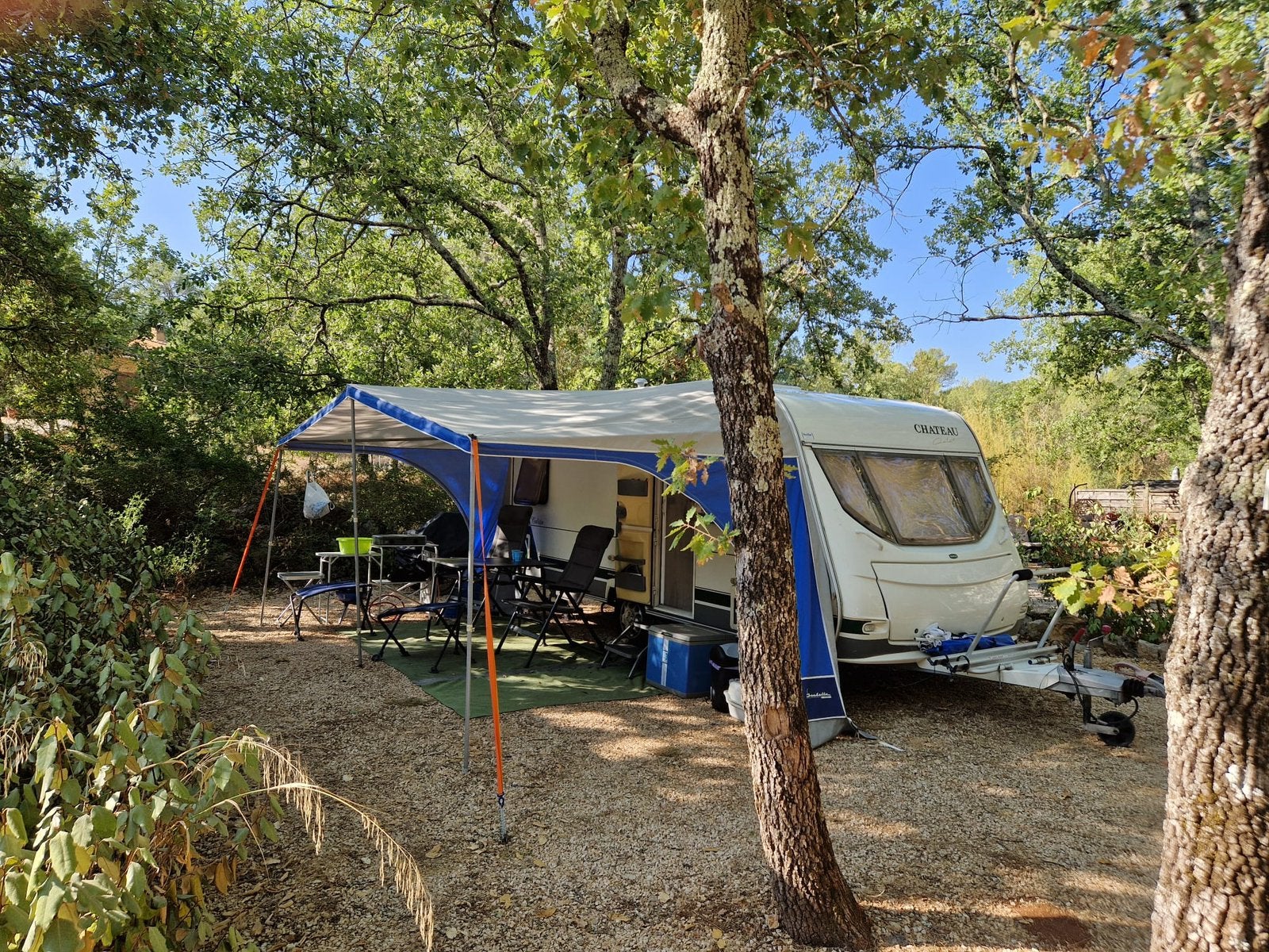 Caravan Chateau Calista 450 met mover, voortent en luifel, Rondzit, Frans bed, 750 - 1000 kg, Particulier