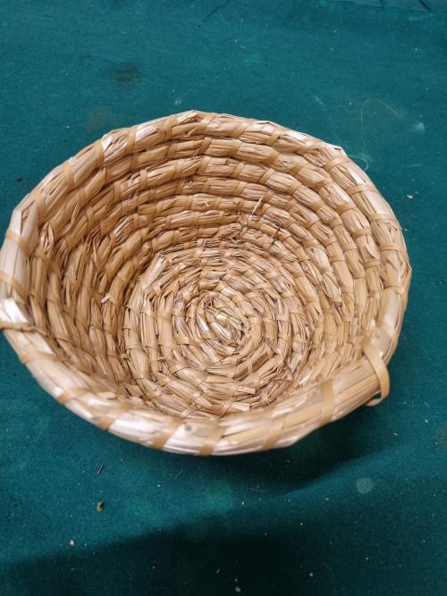 mandje gevlochten pitriet, Huis en Inrichting, Woonaccessoires | Schalen en Manden, Ophalen of Verzenden, 'T Olde Gre-j, Info@toldegrej.nl