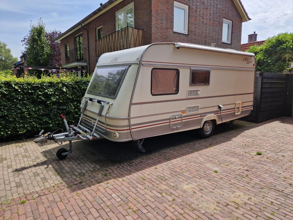 LMC 495 K Luxus, Caravans en Kamperen, Caravans, Schokbreker, Dwars-stapelbed, Treinzit, 750 - 1000 kg