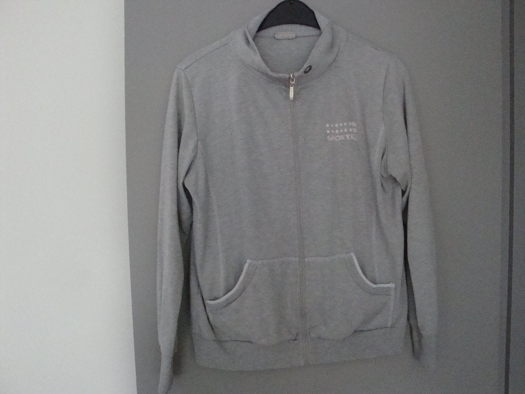 Grijs jogging stoffenvest met witte biezen. Maat XXL., Kleding | Dames, Grote Maten, Ophalen of Verzenden, Zo goed als nieuw, Grijs