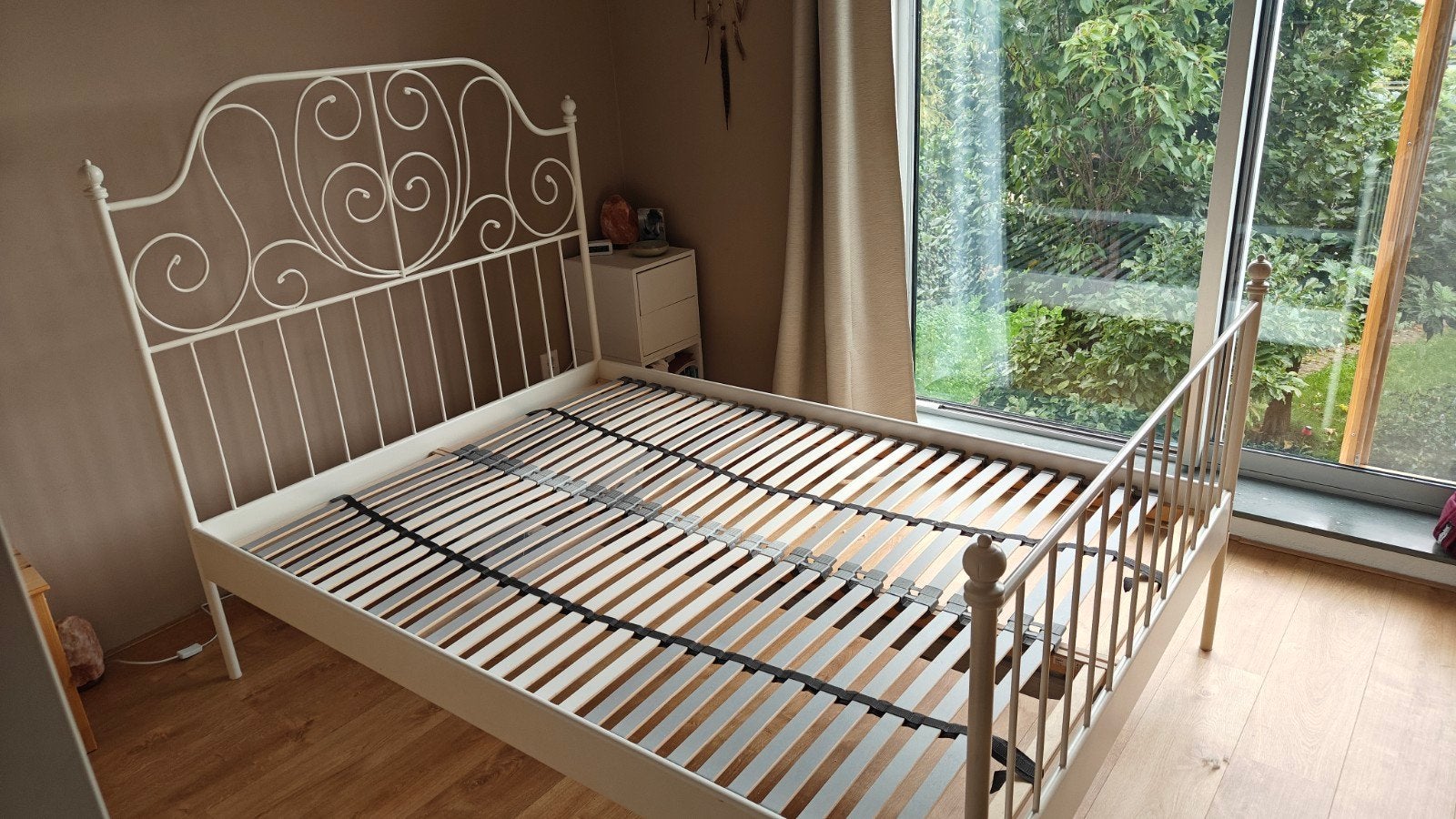 Zeer nette IKEA Stalen Bedframe 140x200, Ophalen, Wit, Tweepersoons, 140 cm
