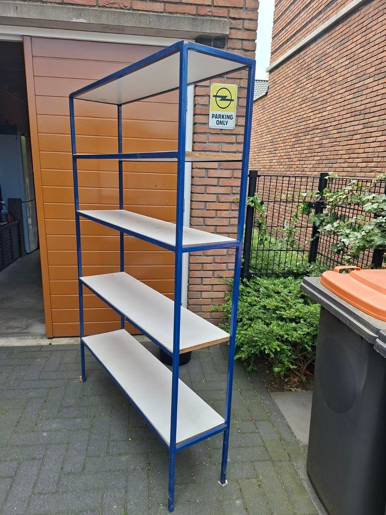 Gratis rek zwaar metaal met planken, Ophalen