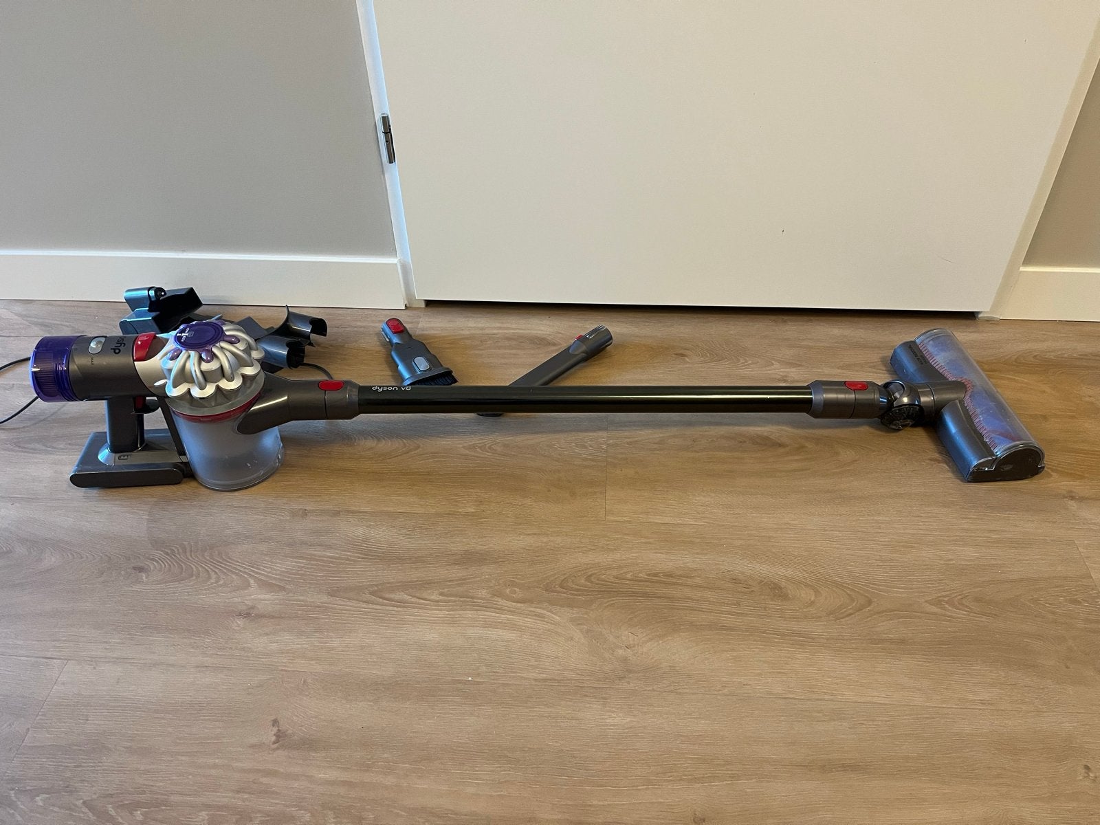 Dyson V8 Steelstofzuiger met accessoires, Gebruikt, Draadloos, Ophalen of Verzenden, Dyson