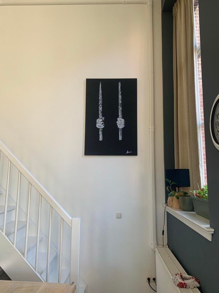Modern kunstwerk: Handen achter tralies 100x70cm, Antiek en Kunst, Ophalen