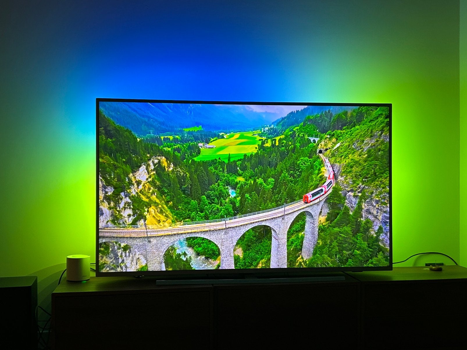 Philips 65PUS7354/12 65” 4K Ambilight TV + muurbeugel & voet, Ophalen, Philips, Gebruikt, 50 Hz