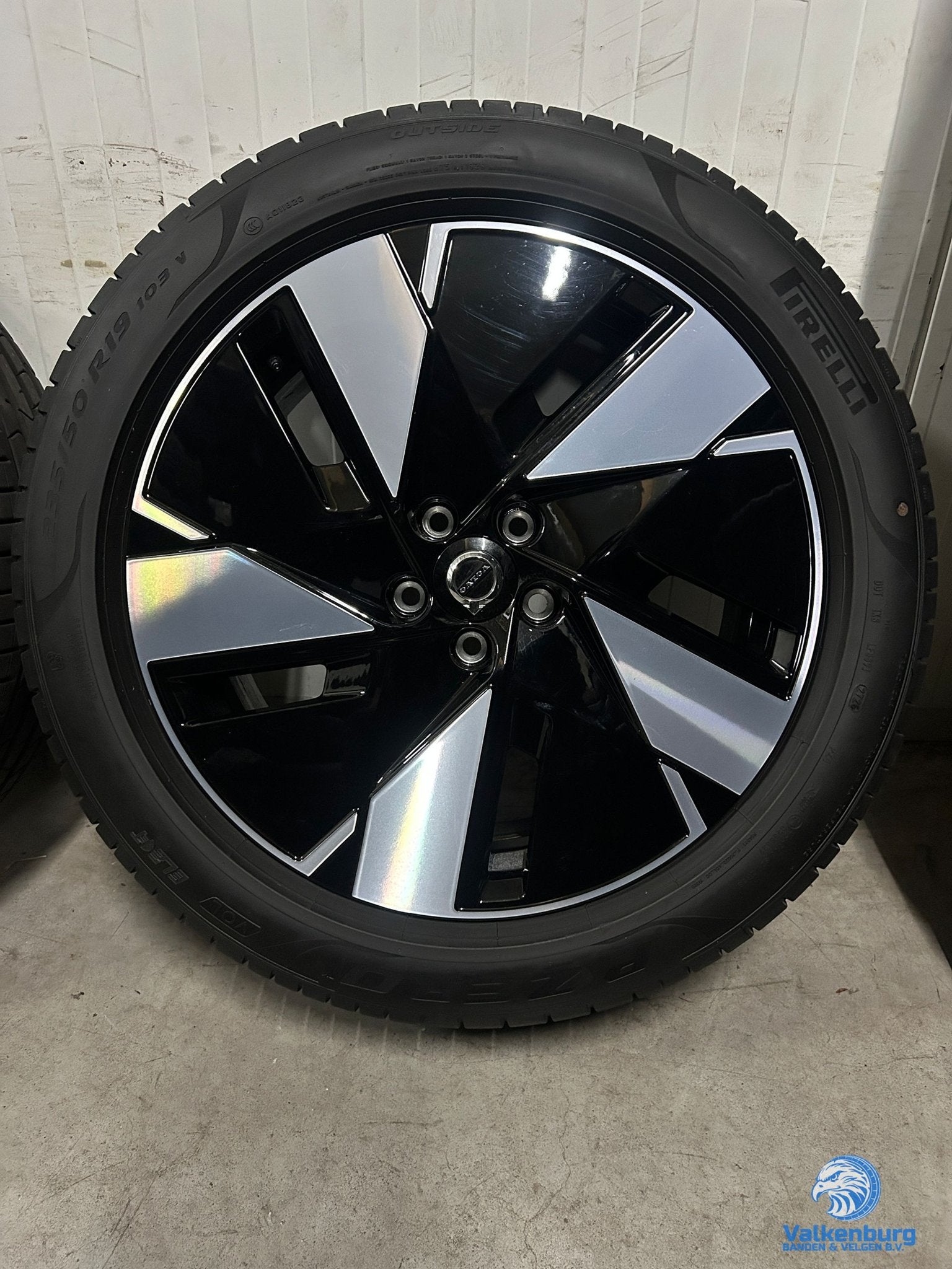 8mm! Originele Volvo C40 XC40 EC40 EX40 5-Spoke Black Diamon, Auto-onderdelen, 19 inch, Gebruikt, -, -