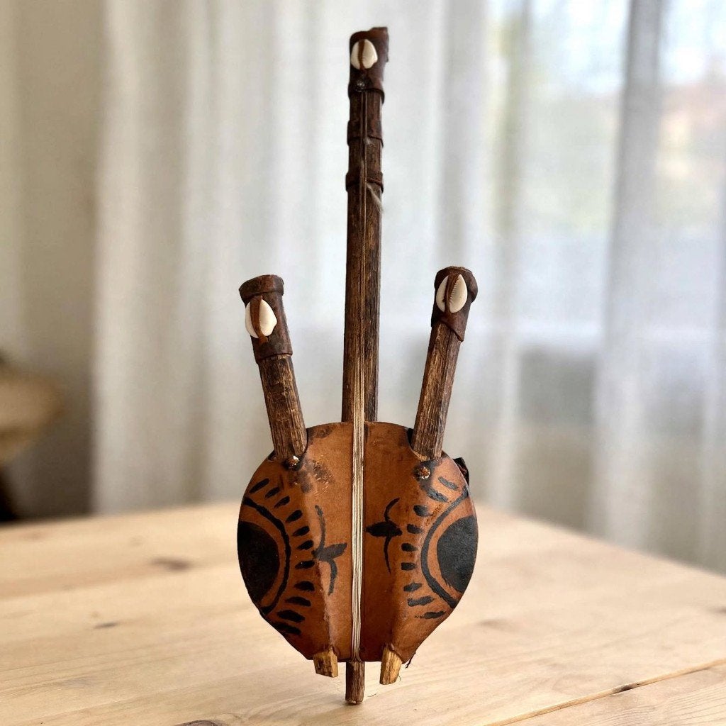 Vintage Afrikaanse Bolon / Akonting - Miniatuur Harp 35 cm, Afrika, Ophalen of Verzenden, Houtsnijwerk, Bruin