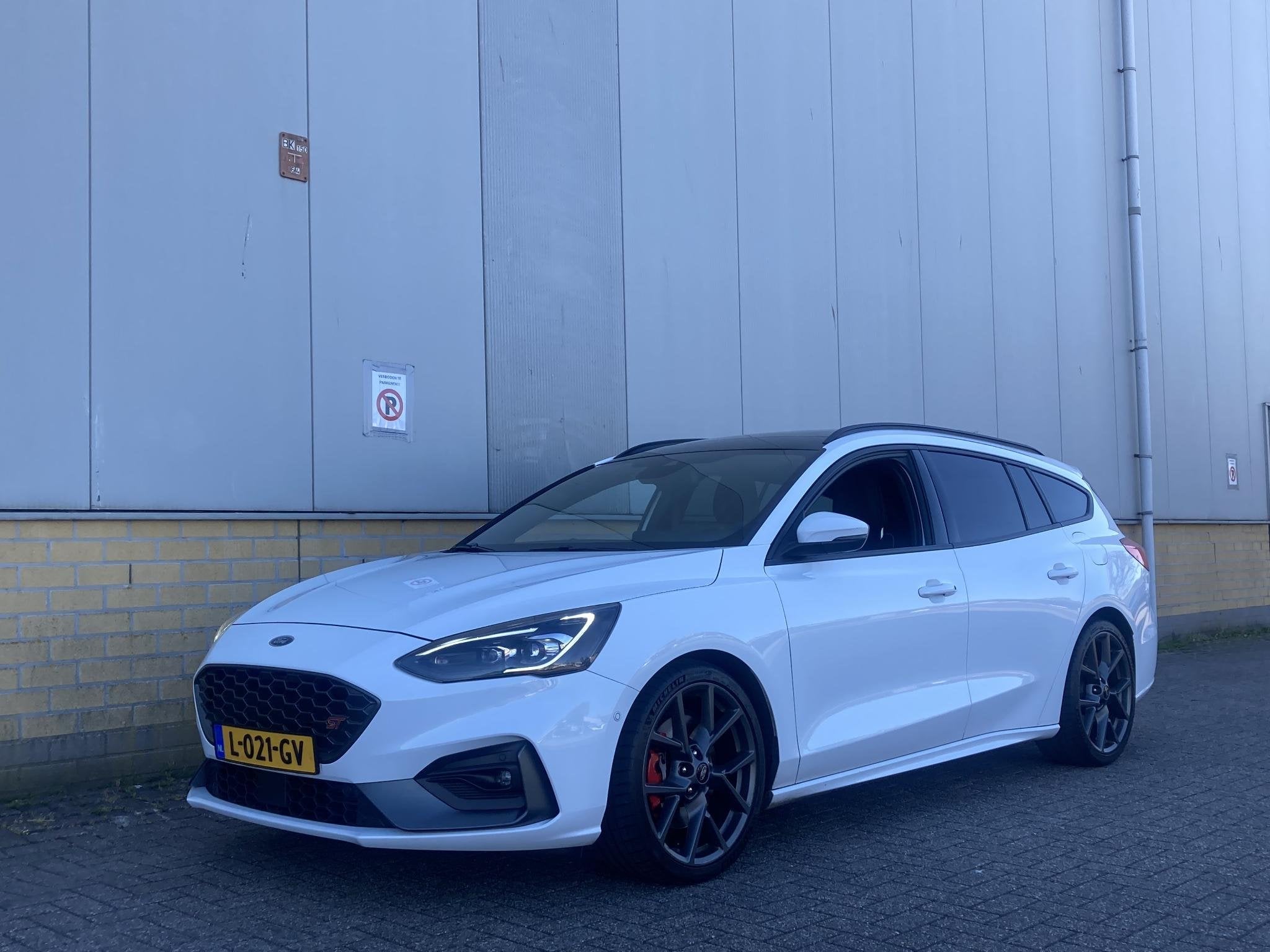 Ford Focus 2.3 EcoBoost ST-3 Performance 280 pk Performance, Auto's, Gebruikt, 4 cilinders, Automatische klimaatregeling, Leder en Stof