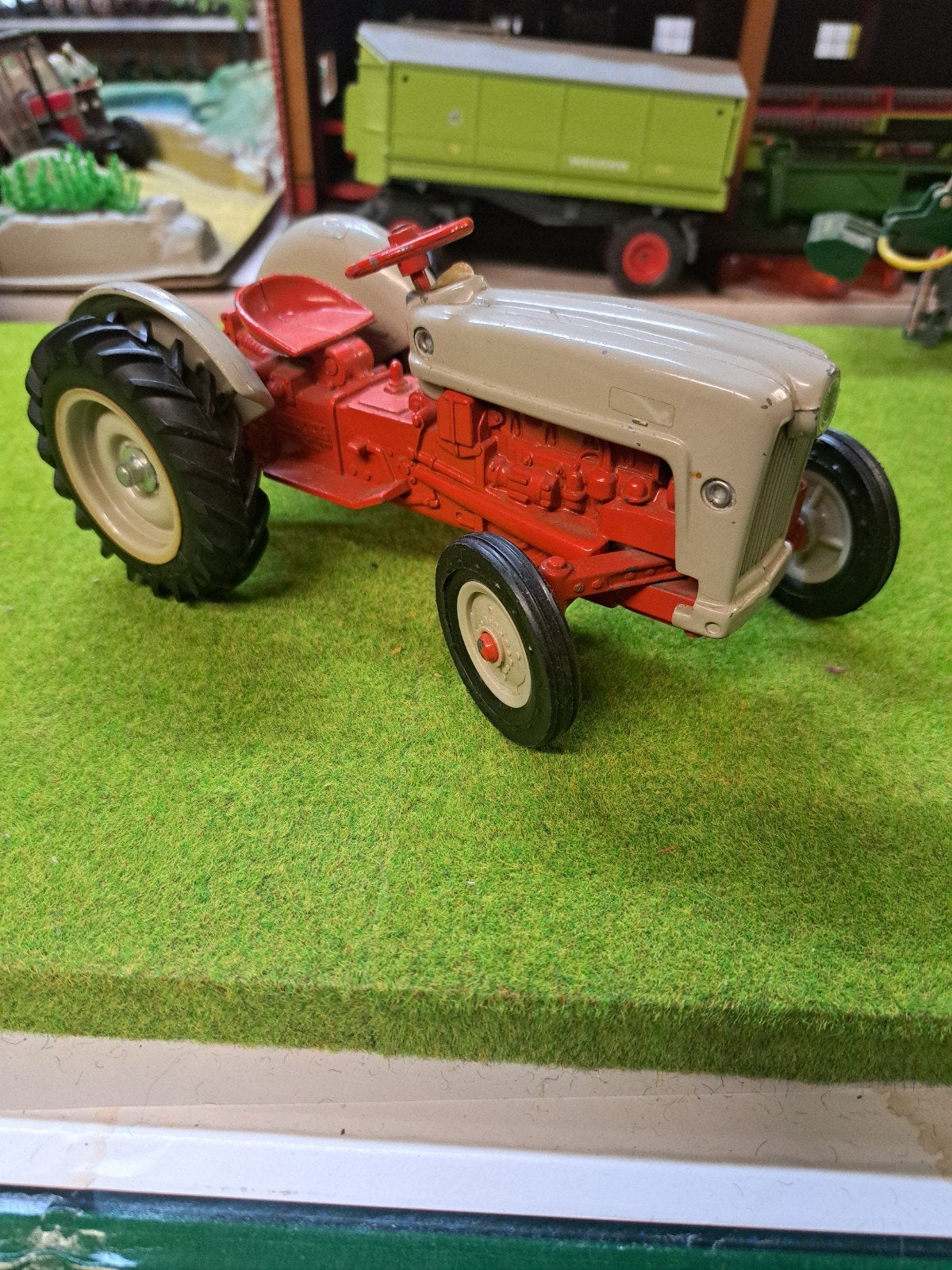 Ford 9N Jubilee van Ertl in 1:16, Ophalen of Verzenden, Zo goed als nieuw, Tractor of Landbouw