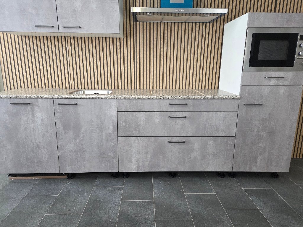 Q-Line ARTEGO Showroomkeuken 300 cm in SPOTPRIJS / INNOVARE, Nieuw, Enkelwandige keuken, Kunststof, Grijs