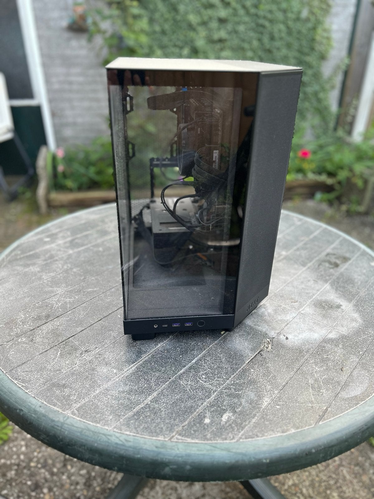 Gaming PC: AMD Ryzen 7 9700X, RTX 5060