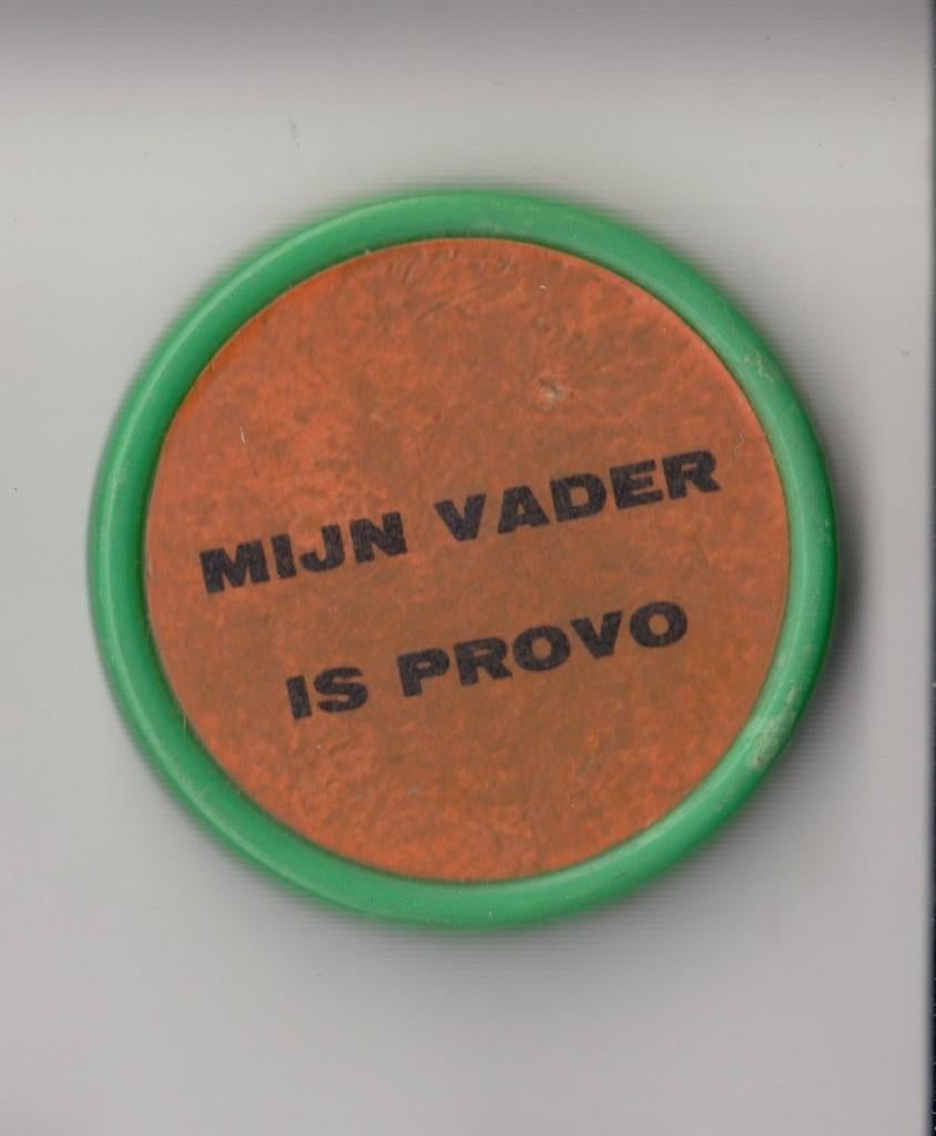 Mijn vader is een Provo Protest Button broche, Verzamelen, Gebruikt, Niet vindbaar, Niet vindbaar, Speldje of Pin