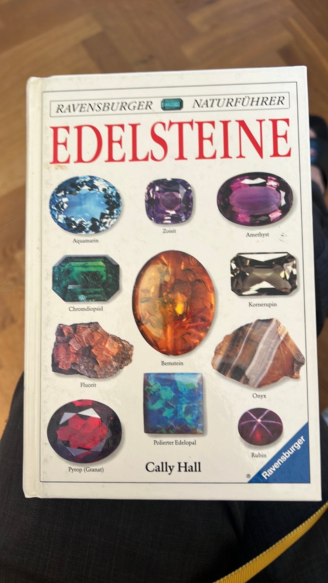 Ravensburger Natuurführer Edelsteine - Cally Hall, Ophalen of Verzenden, Zo goed als nieuw, Natuurwetenschap