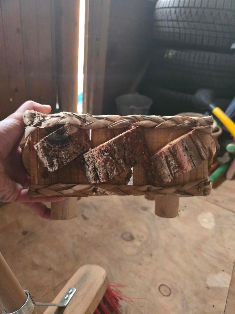 Decoratieve plantenbak van hout en riet, Ophalen, Gebruikt, Mand, Rechthoekig