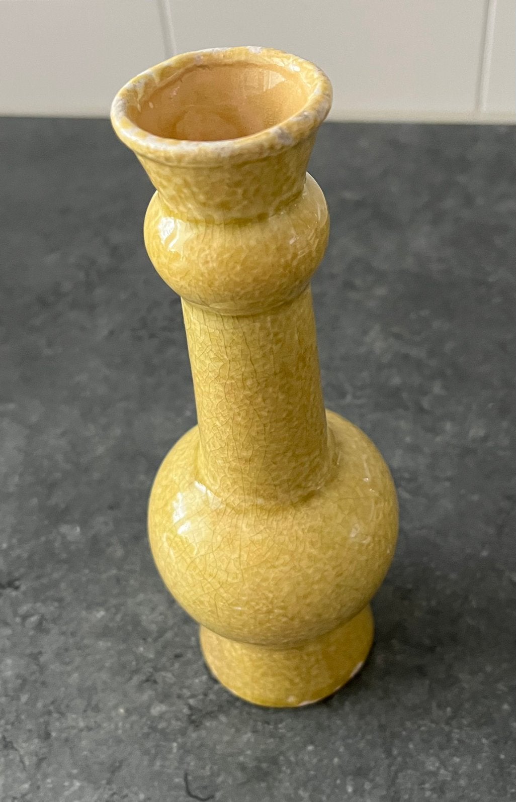 Leuk mosterdgeel vaasje van BRYNXZ, Geel, Ophalen of Verzenden, Zo goed als nieuw, 20 cm