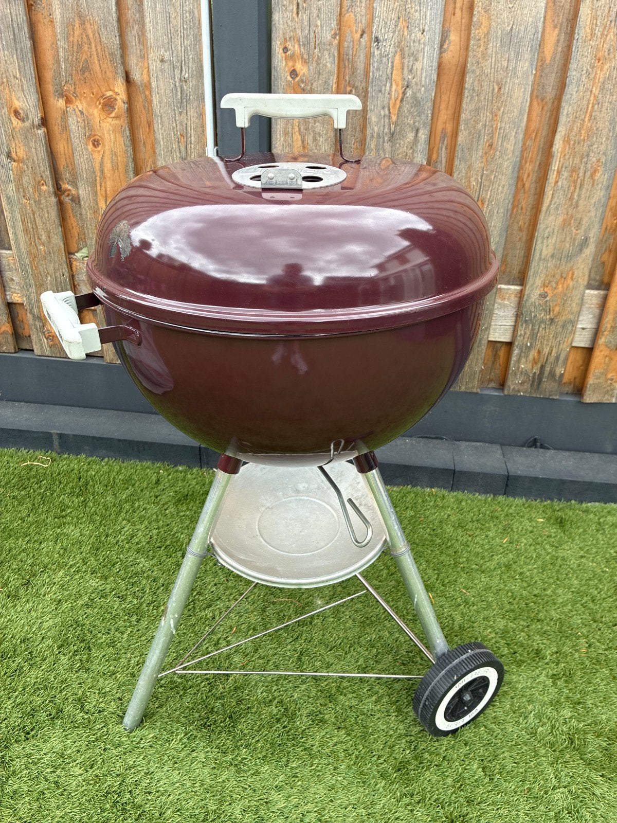 Weber BBQ 47 cm met opberghoes - deukje op de deksel, Ophalen, Gebruikt