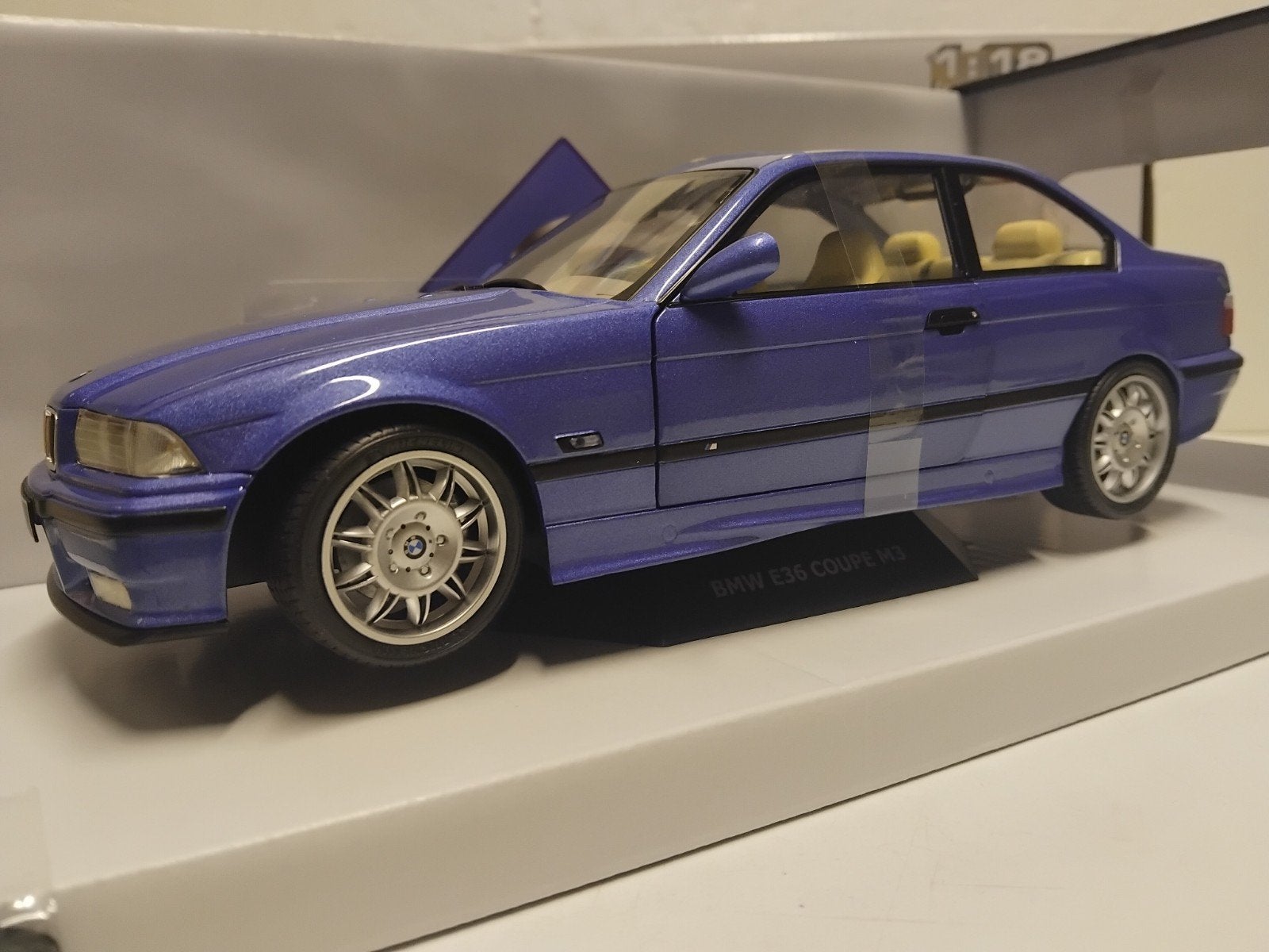 BMW M3 3 serie E36 Estoril blue 1990 Solid metal 1:18 KRD, Ophalen of Verzenden, Zo goed als nieuw, Auto, Overige merken