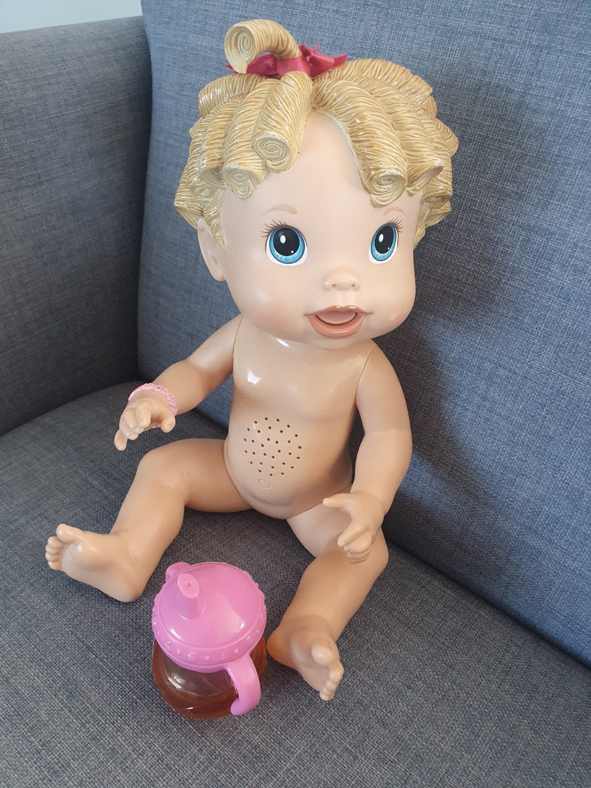 Baby Alive pop met geluid en drinkflesje, Kinderen en Baby's, Speelgoed | Poppen, Ophalen of Verzenden, Gebruikt, Babypop